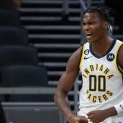  步行者哈利伯顿伤退，季后赛前景蒙阴影  