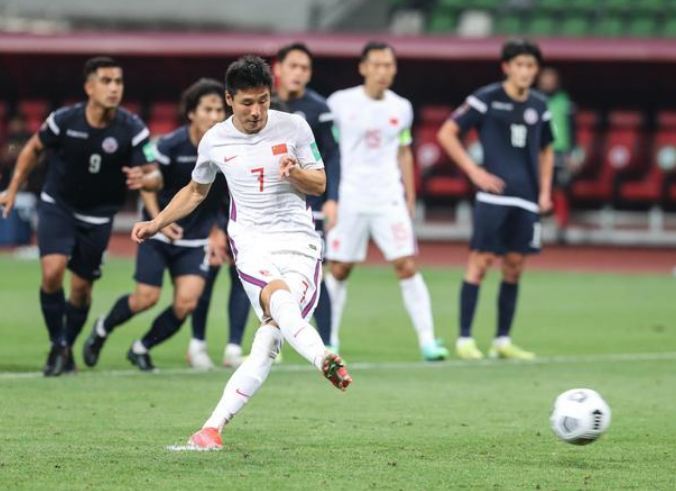  梅斯德比战万人空巷激情四射  