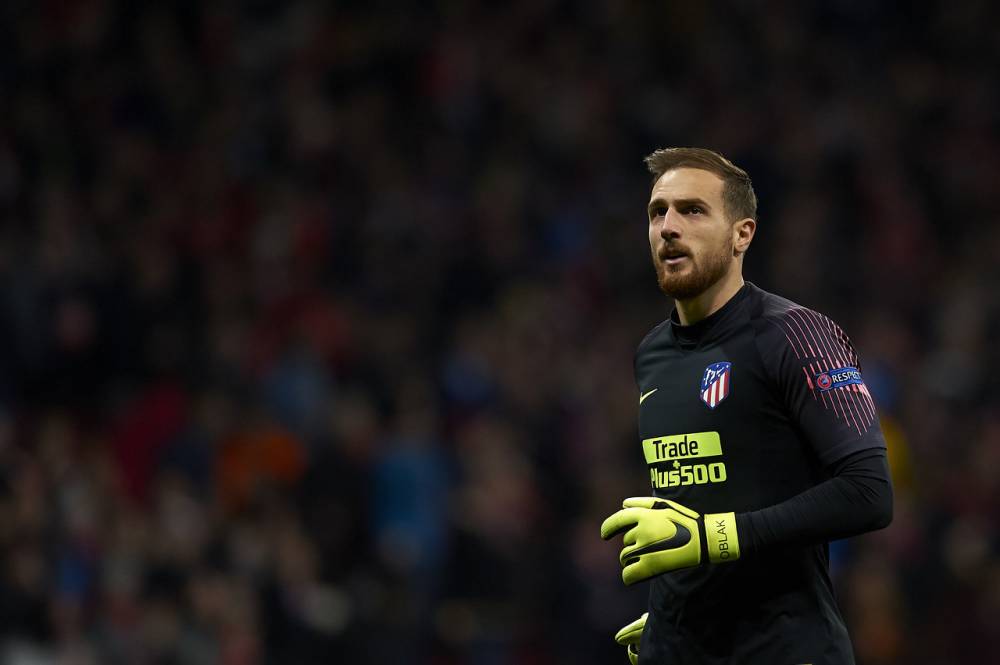  奥格斯堡门将神勇发挥，多次扑救保住平局