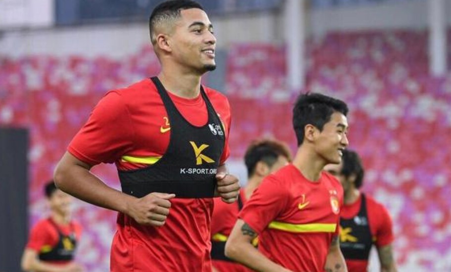  里尔定位球战术奏效逼平劲旅  