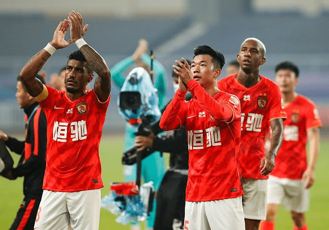  法兰克福快速反击行云流水，三次穿透对手防线得分